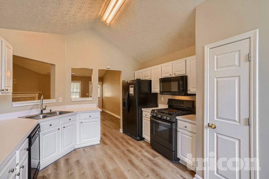 Building Photo - 2930 Arden Ridge Dr