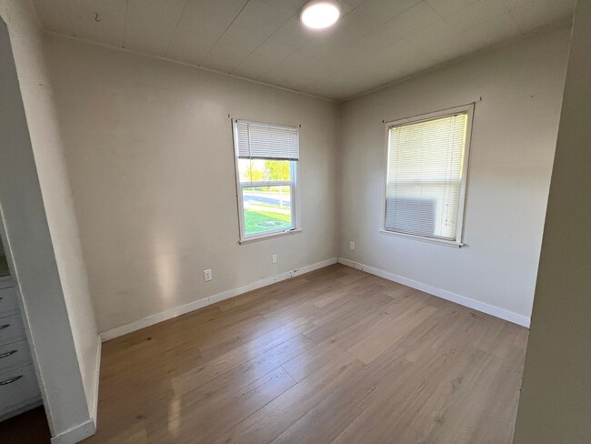 Building Photo - Cute 2 bedroom, 1 bath in Mount Vernon clo...