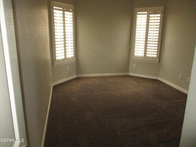 Building Photo - 2030 Paseo Del Prado Dr