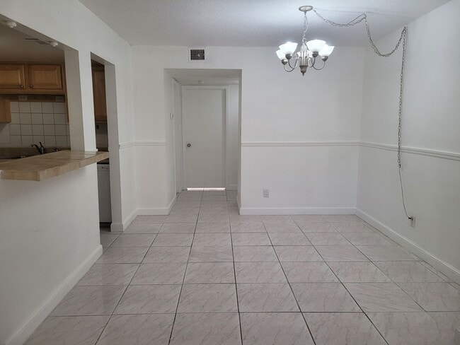 Building Photo - FOR RENT!!! BEAUTIFUL AND SPACIOUS 1 BED 1 BATH CONDO (FIRST FLOOR)...