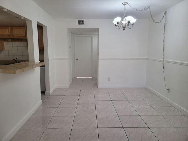 Building Photo - FOR RENT!!! BEAUTIFUL AND SPACIOUS 1 BED 1 BATH CONDO (MOVE IN SPECIAL)...