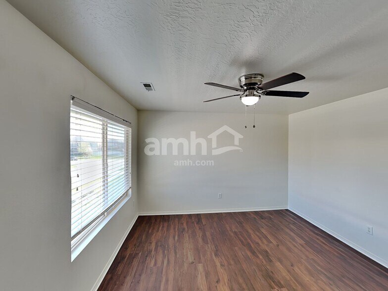 Building Photo - 2464 S 3585 W