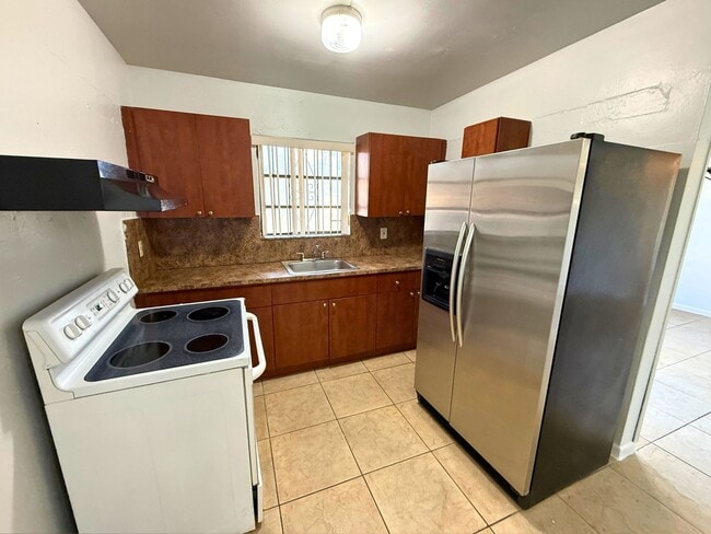 Building Photo - 20520 NW 24th Ct