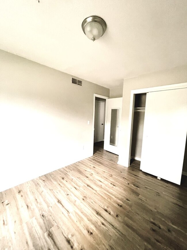 Building Photo - Darling Home in Bel Aire - Finished Baseme...