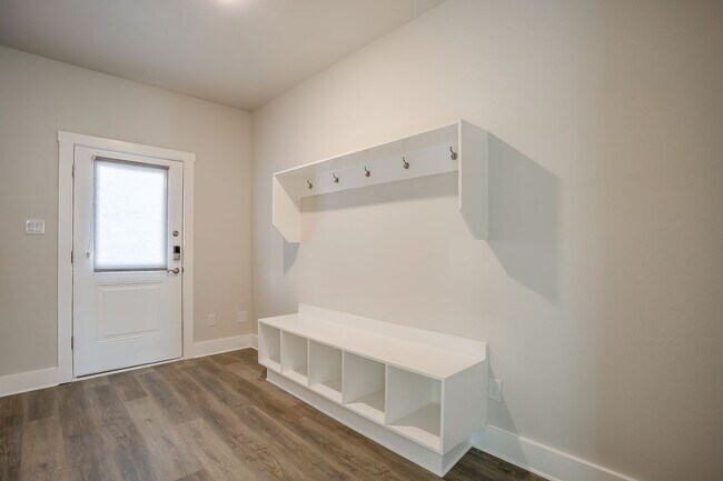 Building Photo - 2323 Benbrook Blvd