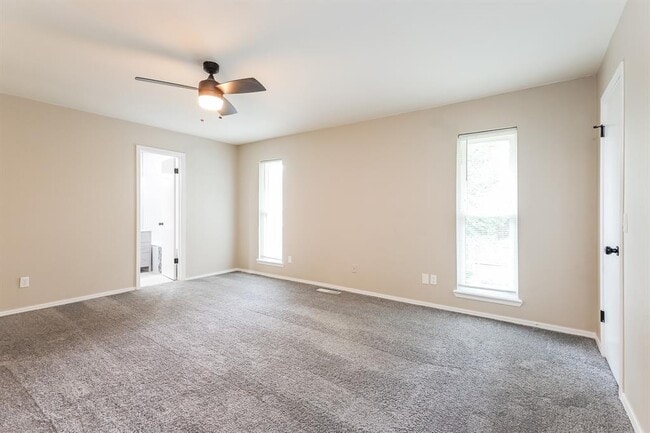 Building Photo - 10025 S Linn Ave