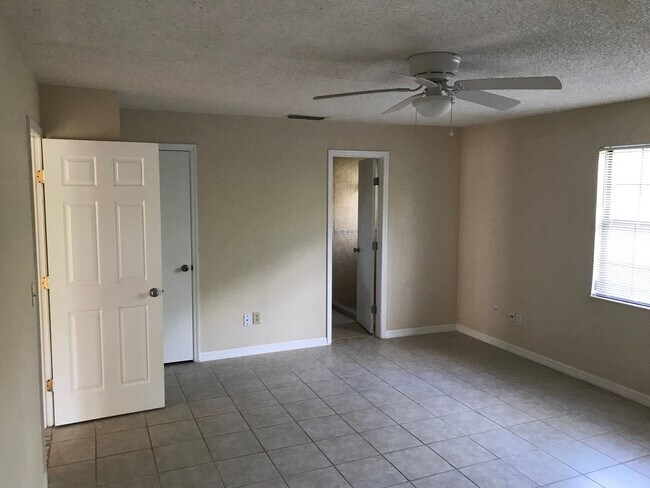 Building Photo - Charming 2-Bedroom, 2-Bath Single Family H...