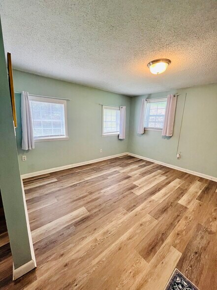 Building Photo - 305 Starnes Cove Rd
