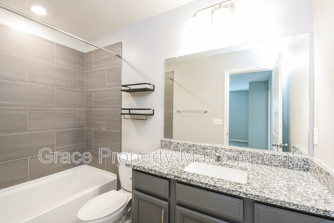 Building Photo - 389 Rodden Dr