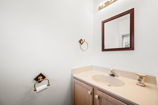 Building Photo - 445 Hartford Sq