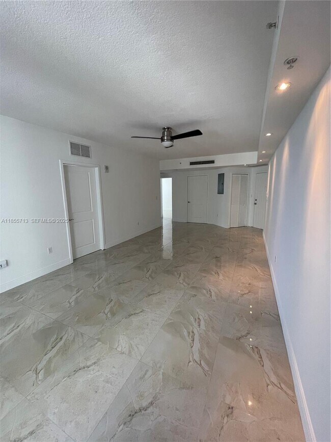 Building Photo - 170 SE 14th St