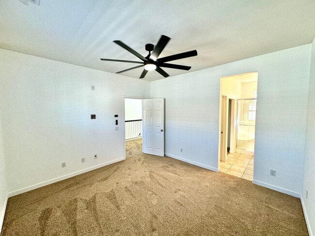 Building Photo - Great 3B/2.5BA Townhome in San Marcos!