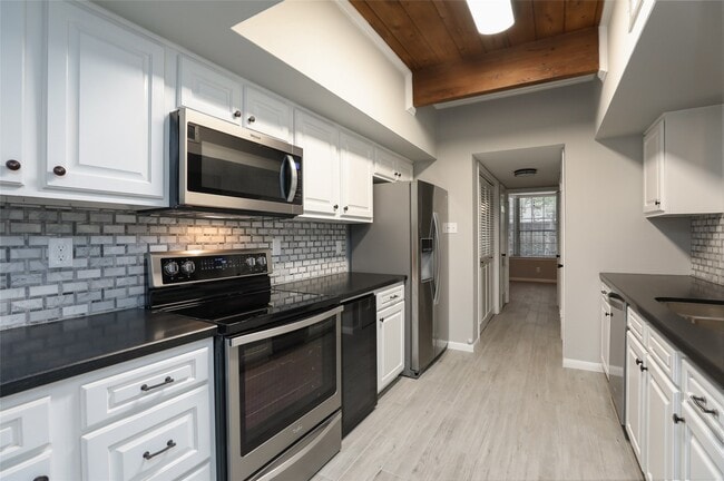 Building Photo - 5370 Brownway St