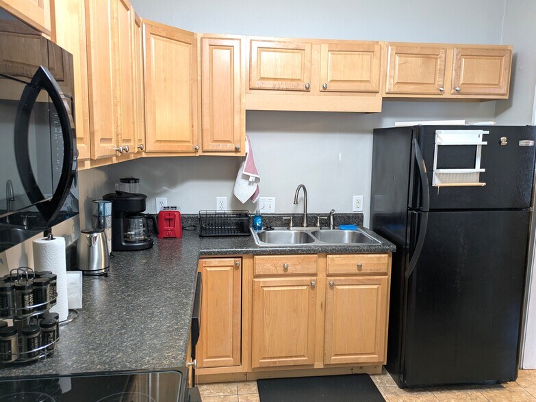 Building Photo - 1910 Madison Ave