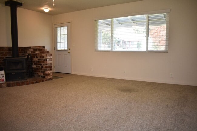 Building Photo - 3794 Circle Dr