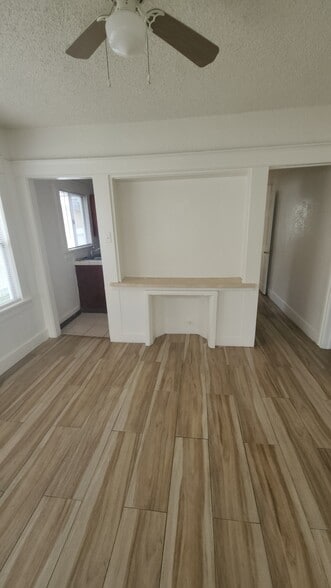 Living room - 828 E 10th St