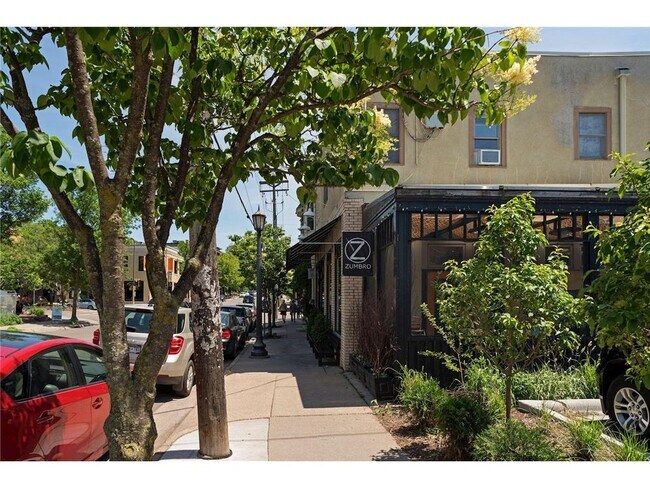 Building Photo - 2727 W 43rd St