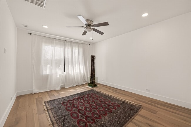 Building Photo - 339 E Delz Dr