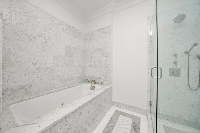 Building Photo - 2550 N Lakeview Ave