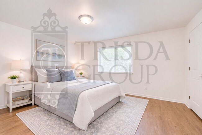 Building Photo - Avail July 1: 2BR Apt in Crafton, 1 Off Street Parking, AC, W/D included, Quartz Countertops, DW,...