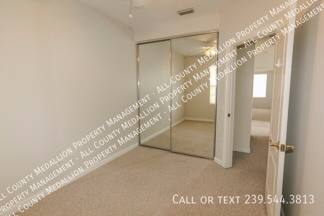 Building Photo - 5823 Cove Cir