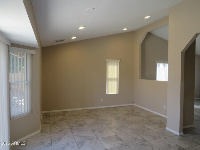 Building Photo - 7914 W Sweetwater Ave