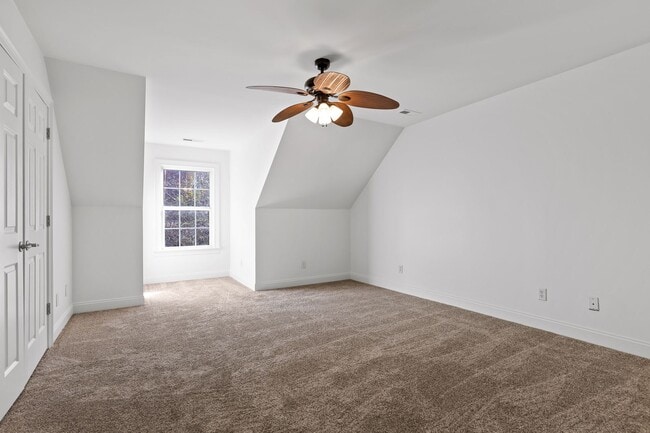 Building Photo - 3-bedroom 2-bathroom townhome now availabl...