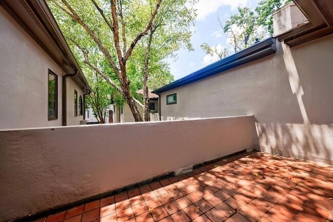 Building Photo - 3491 Roswell Rd NE