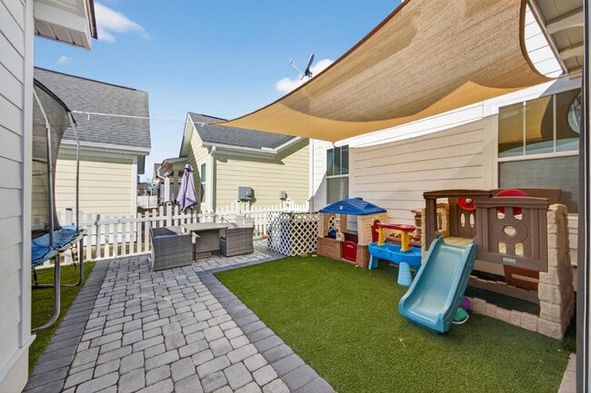 Building Photo - 105 Crossandra Ave