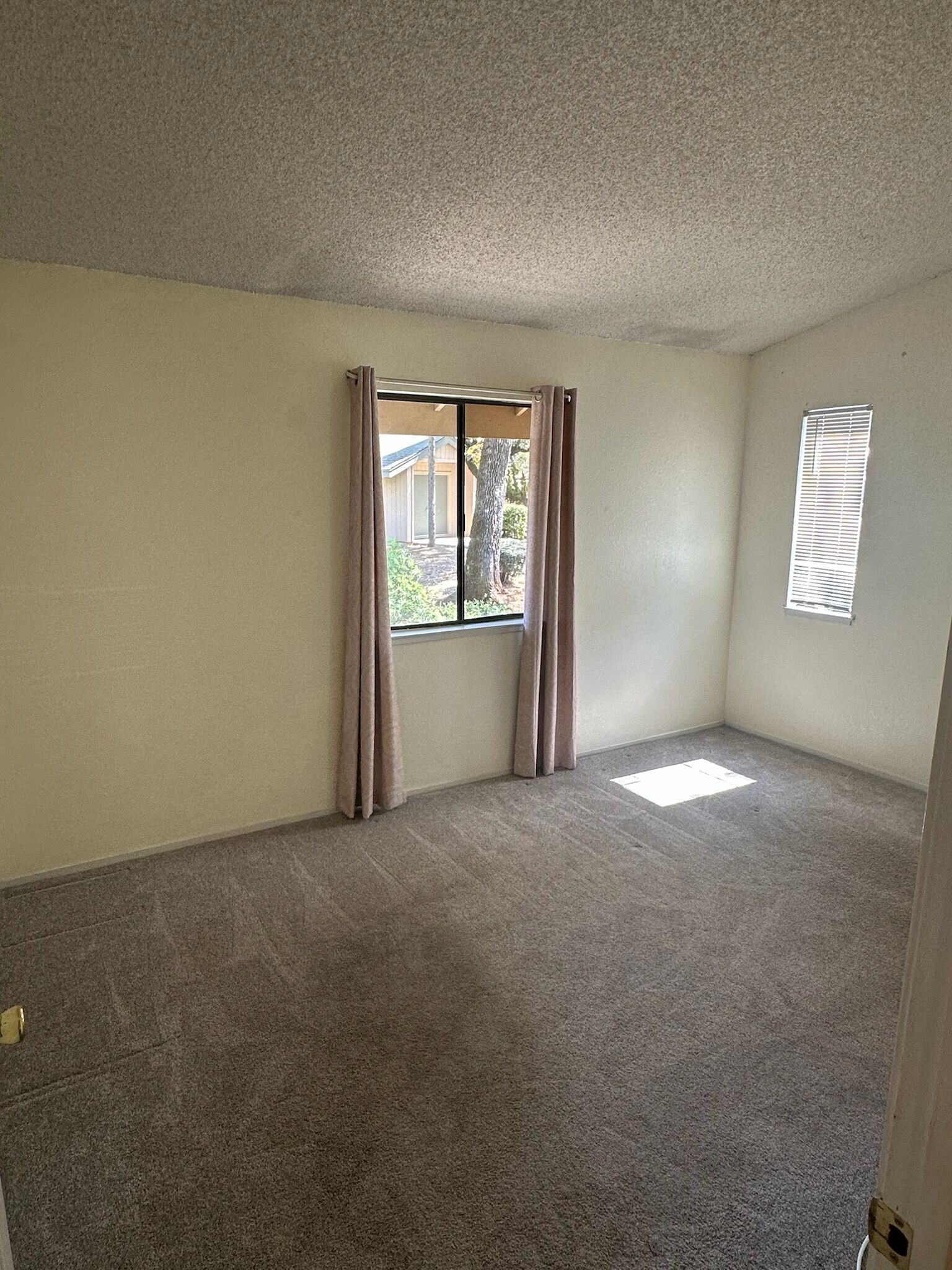 Building Photo - 13057 Lincoln Way