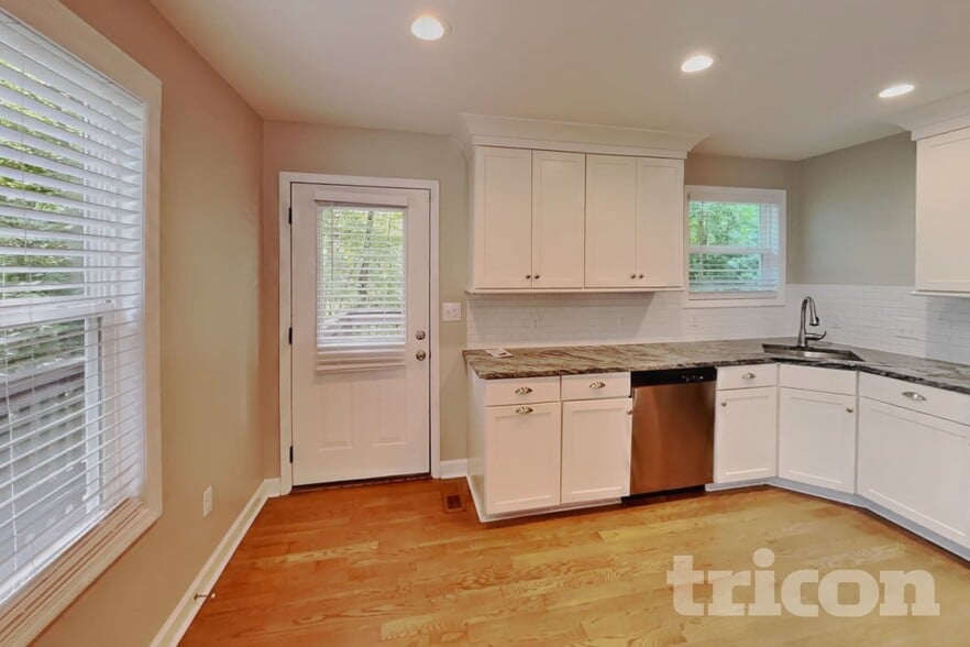 Building Photo - 1026 Chelsea Dr