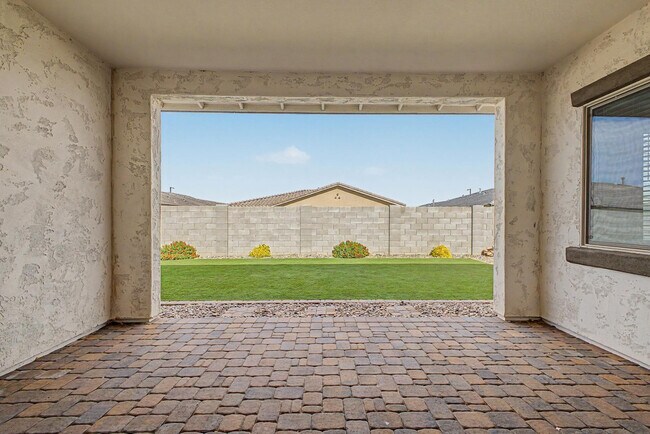 Building Photo - 13103 N 174th Dr