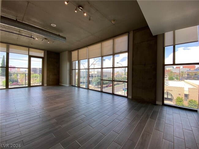 Building Photo - 353 E Bonneville Ave