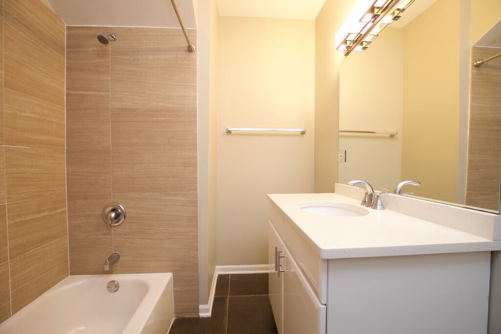 Building Photo - 2101 W Fletcher St