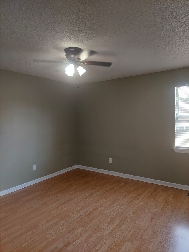 Building Photo - 129A Shearer St