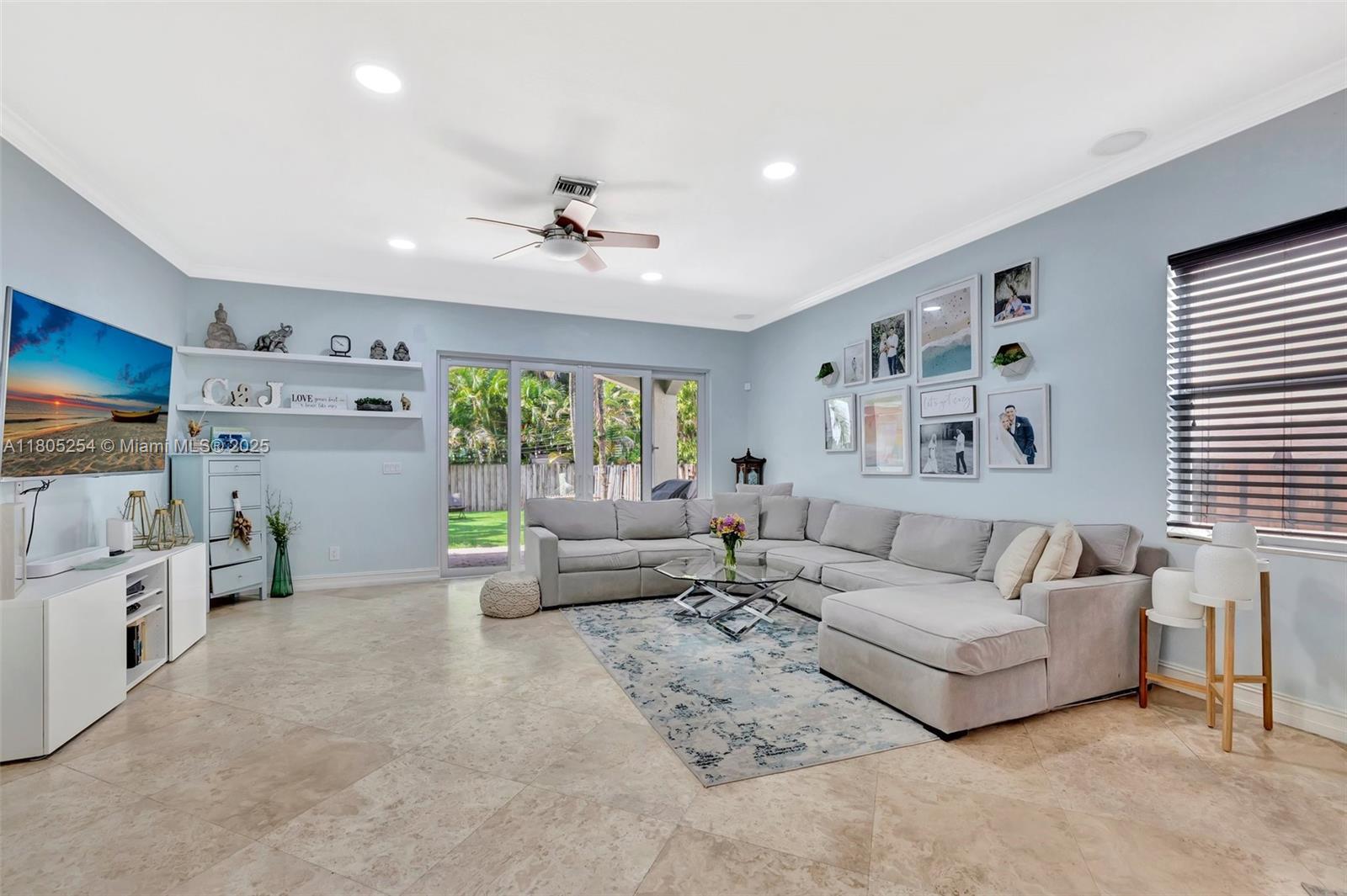 Building Photo - 853 SW 11th Ct