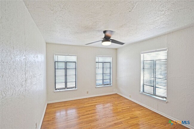 Building Photo - 268 E Mill St