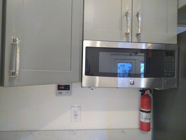 Building Photo - 678 Aileen St