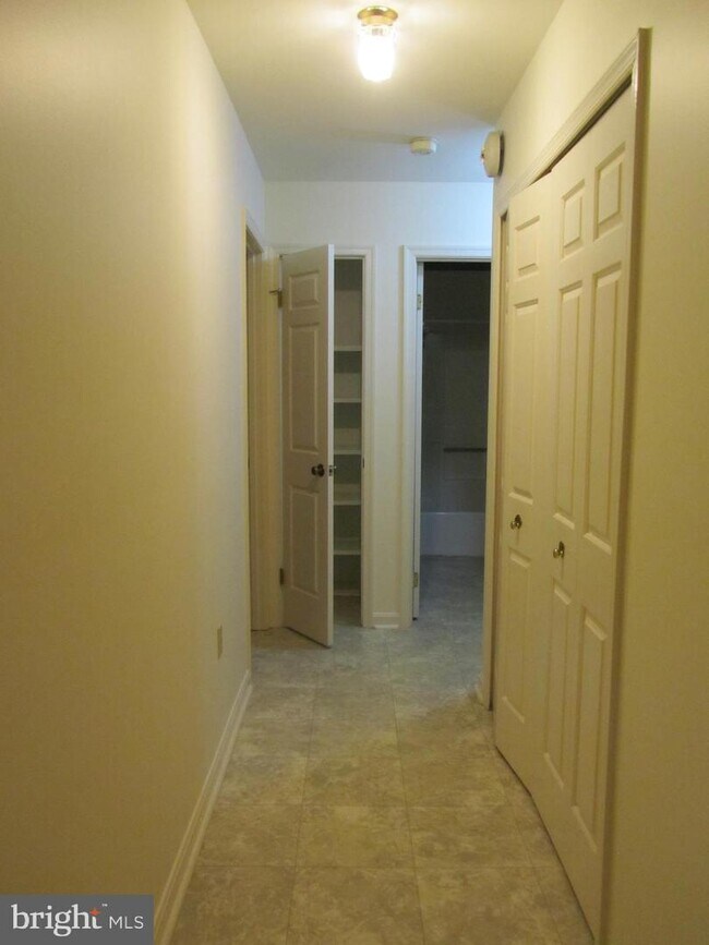 Building Photo - 58 Ashlea Village