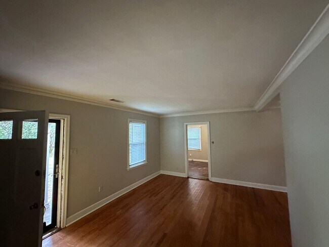 Building Photo - 2888 Midland Ave