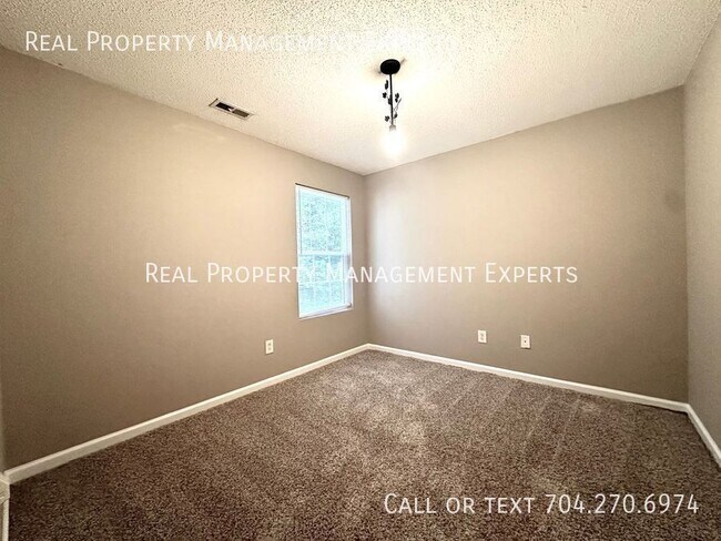 Building Photo - 14034 Pinyon Pine Ln