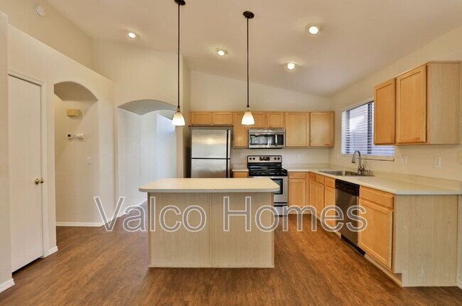 Building Photo - 6450 W Saddlehorn Rd