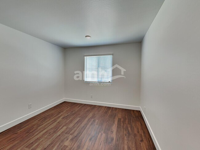 Building Photo - 17141 W Lawrence Ln