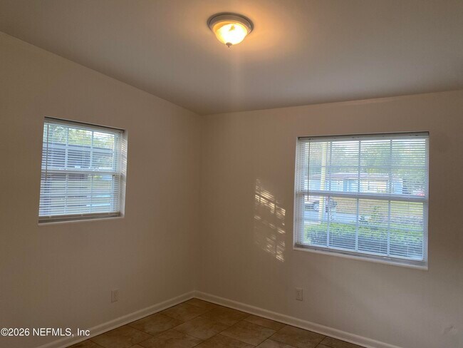 Building Photo - 815 La Marche Dr