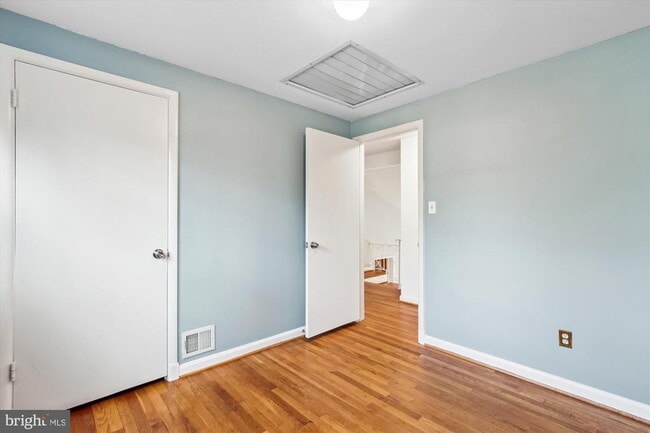 Building Photo - 6154 Beachway Dr