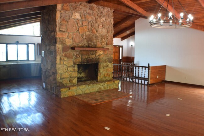 Building Photo - 289 Dark Hollow Rd N