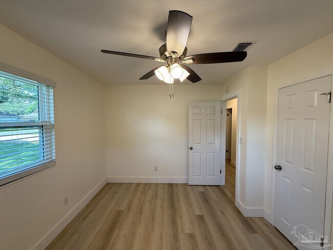 Building Photo - 1501 Croquet Dr
