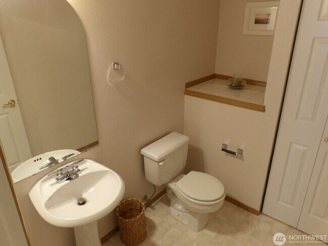 Building Photo - 3Bd/2.5Ba Bothell Townhouse