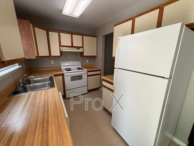 Building Photo - 1364-1454 S Sequoyah Ct