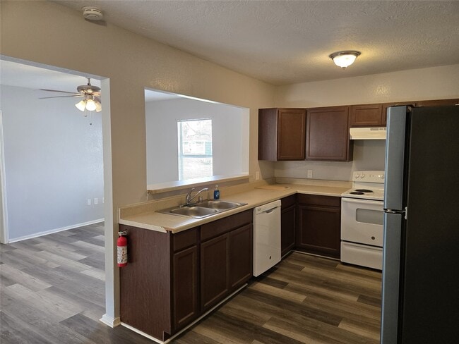 Building Photo - 1708 W 5th St